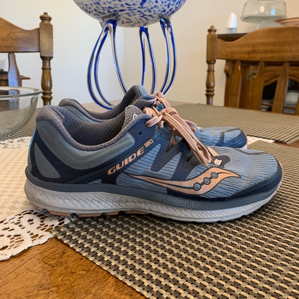 Saucony running shoes sz 9.5